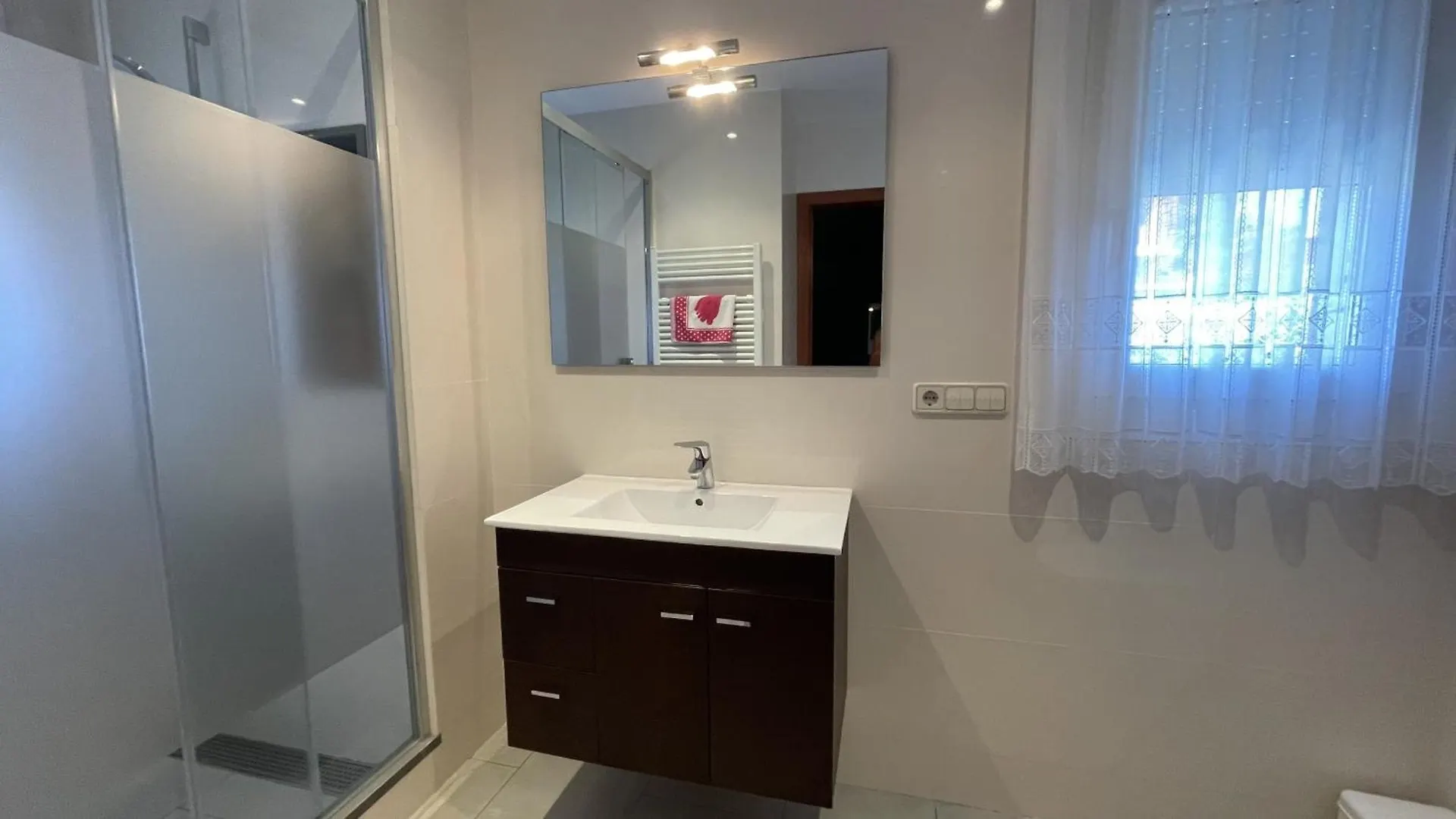 הוילה בגור Casa Adela 0*,