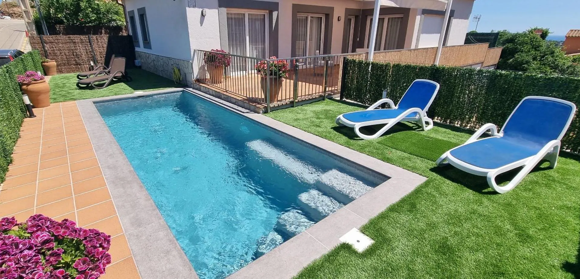 הקונטקטים של Casa Adela